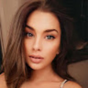 Meet your Posher, Caitlin